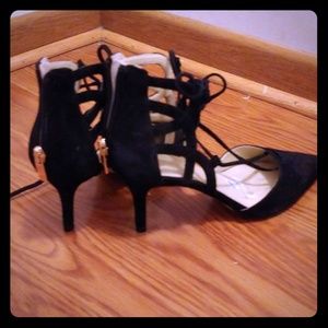 Marc Fisher tie heels